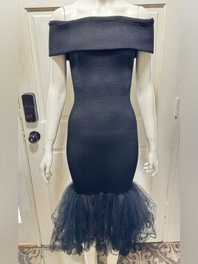 Aquarela Vintage Off-Shoulder Black Tulle Hem Bodycon Dress Fits Small/Medium A